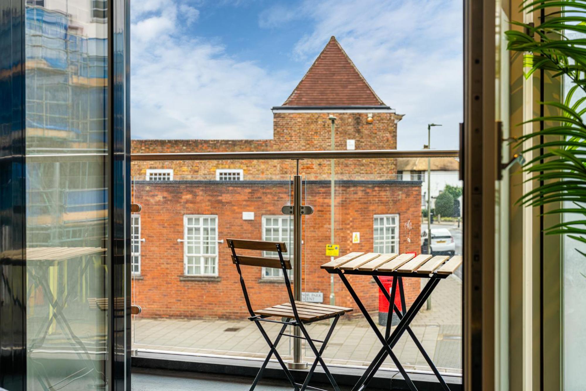 Ferienwohnung London Edgware Station Exterior foto